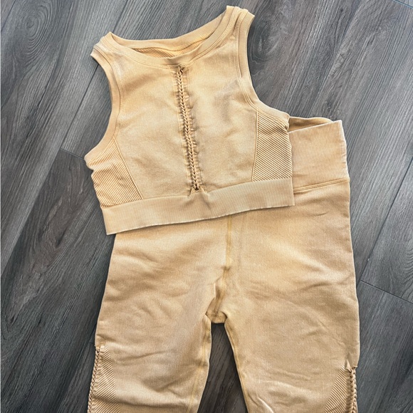 Aerie Set OFFLINE Seamless Macrame High Waisted Legging & Sports Bra, Medium - Picture 8 of 8